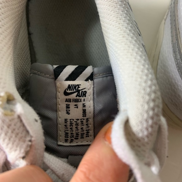 Nike Air Force 1 Size 4Y Kids White and reflective silver boys or girls sneaker - Picture 3 of 11